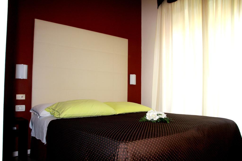 Hotel Monica Cervia Habitación foto