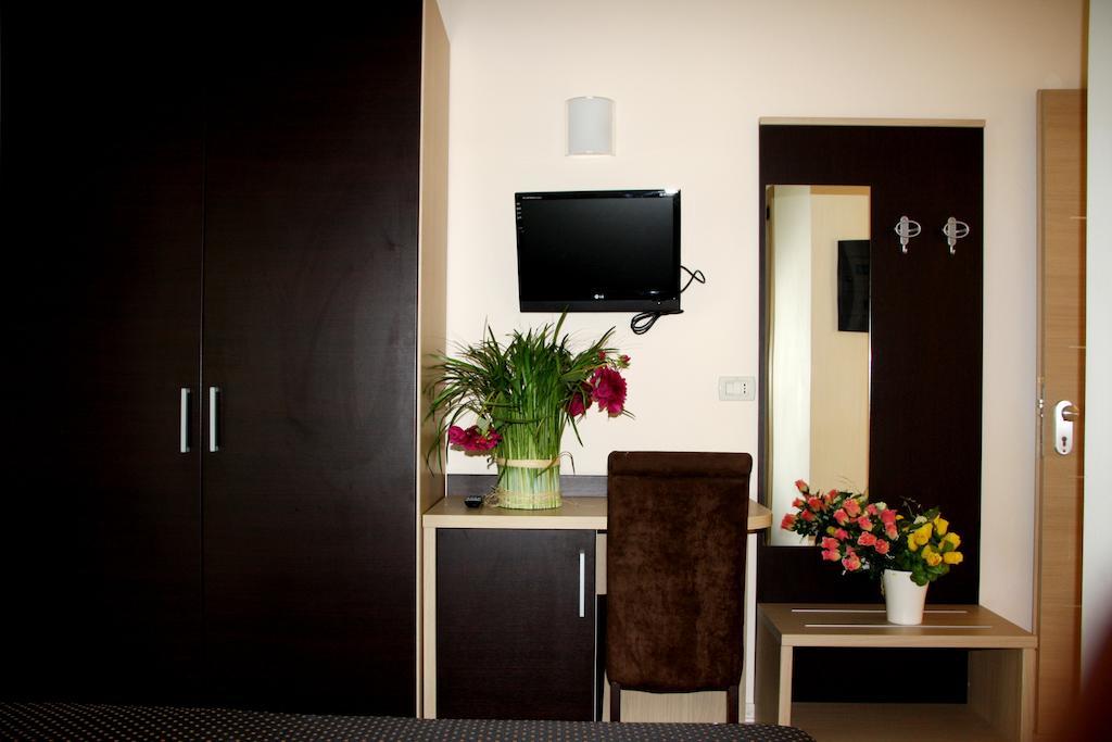 Hotel Monica Cervia Habitación foto